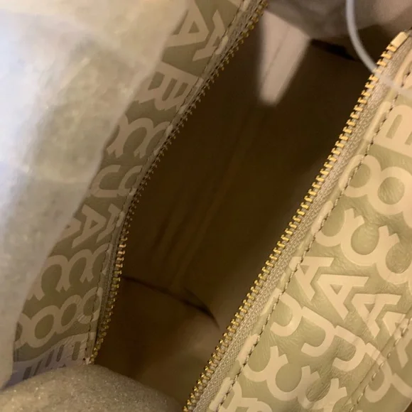 Marc Jacobs Beige Logo Mini Bag. Top handle and crossbody - Picture 5 of 14